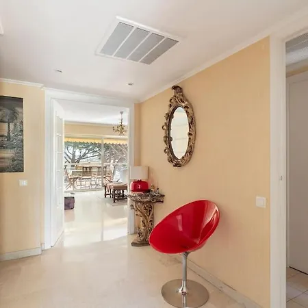 Vue Piscine, Proche Apartment *